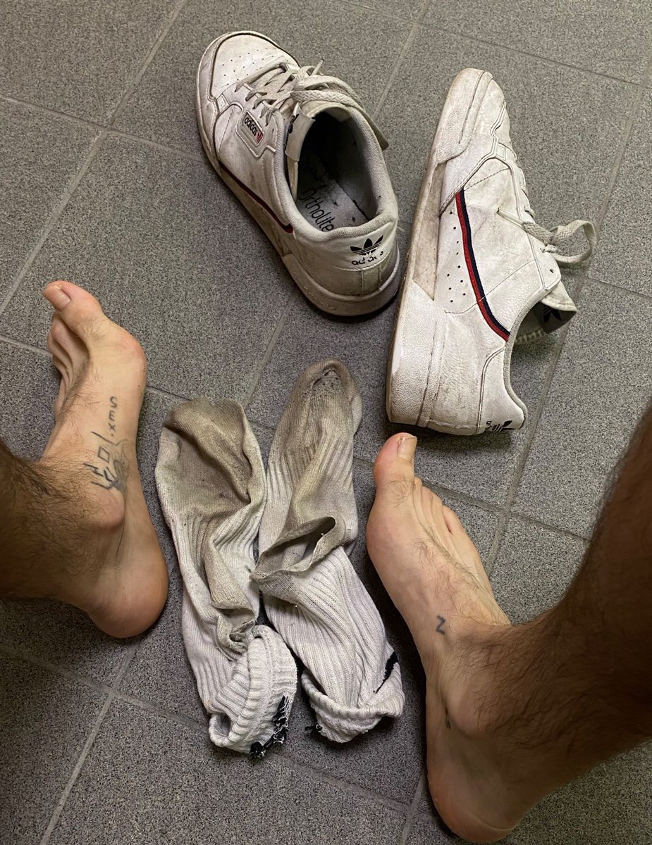 AlphaLeoD's tweet photo. Comment “pls” if you want to smell them 🧦 https://t.co/6Qam6r2oAx