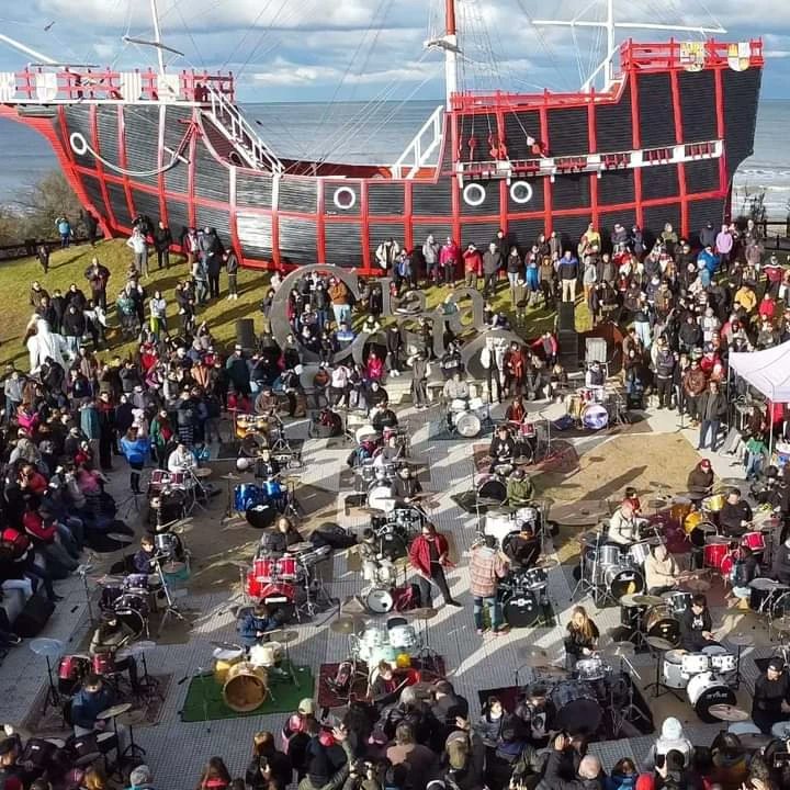 7ª edición del Festival Día del Baterista !
Este Domingo 14 de Julio se llevará a cabo una nueva edición del festival por el Día del Baterista en Santa Teresita. 
santateresita.com.ar/dia-del-bateri…