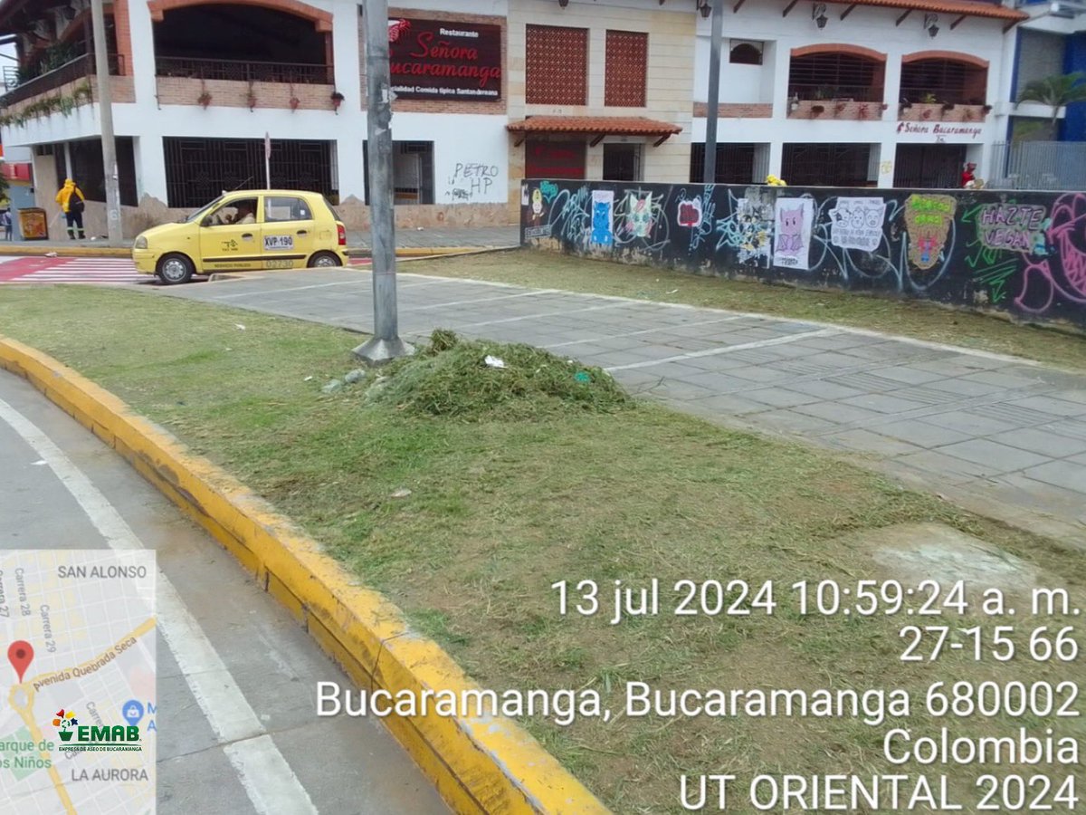 EmabEsp's tweet photo. 🟢#ComprometidosConBGA: ¡Así dejamos la glorieta del Mesón de los búcaros! 

👷🏼‍♂️Nuestra #FuerzaAmarilla realizó macaneo y limpieza en este importante corredor vial de la ciudad 

💛💚 La belleza de #BucaramangaBonita, en manos de bumangueses! #Emab https://t.co/ChRVRplJl7