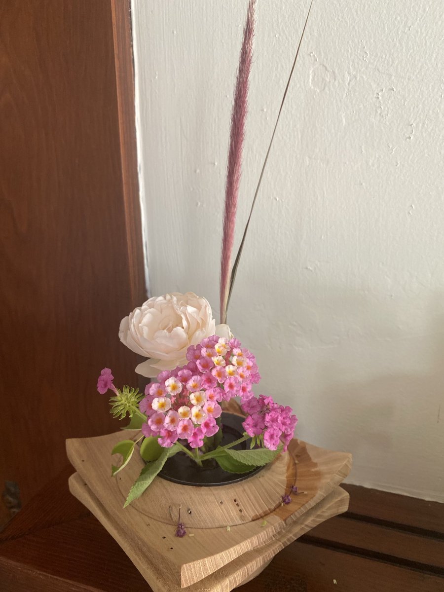 cwp_1's tweet image. #ikebana true to form in factors of three