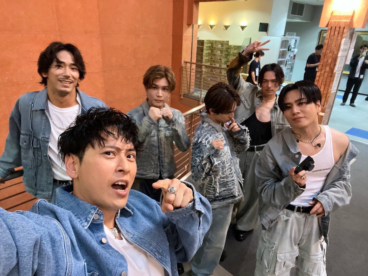 moon_ryusei's tweet photo. 直己さん
Twitter更新
@Naoki_works_ 
『デニムの日👖』

デニムの衣装最高💘
#三代目JSOULBROTHERS
#音楽の日
#AwakeningLight https://t.co/ddNaW1Qx5d