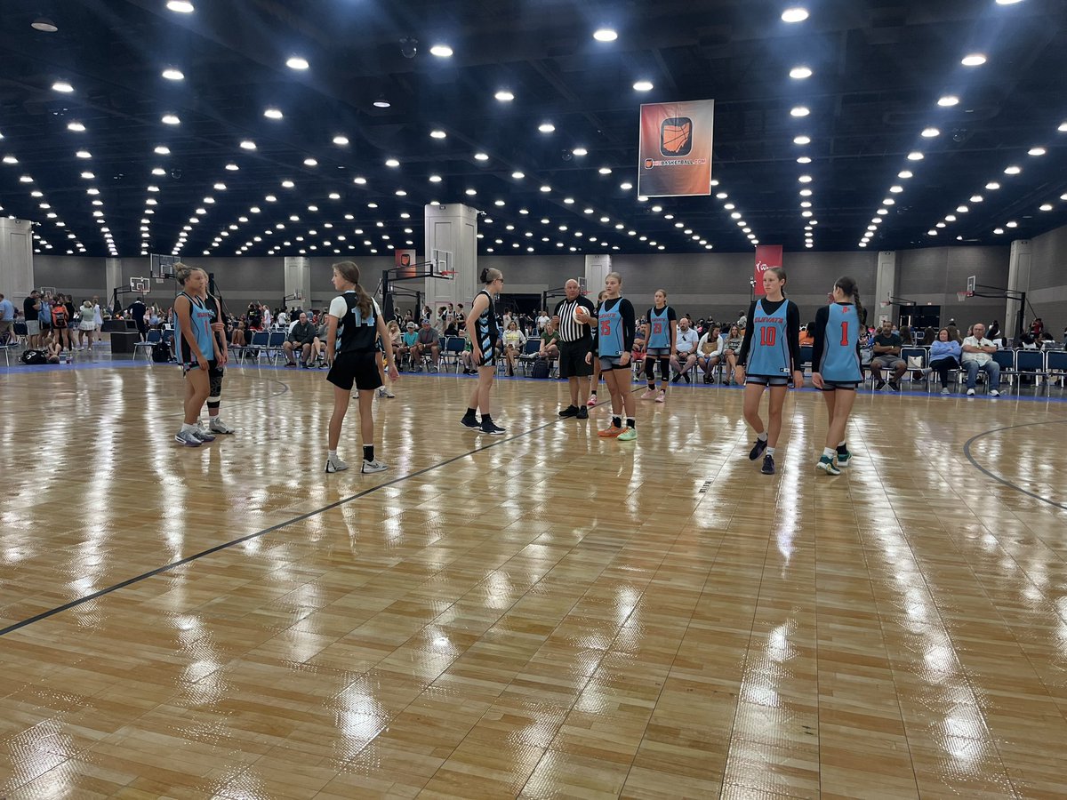 CoachGina_Mo's tweet photo. Congratulations Elevate Elite Richmond 15u on a 3-1 weekend at #run4roses! Super proud of you and way to wrap tournament season up with bang in KY! Good luck with your HS seasons! 💜🖤👏 https://t.co/mHMbNMVUX0