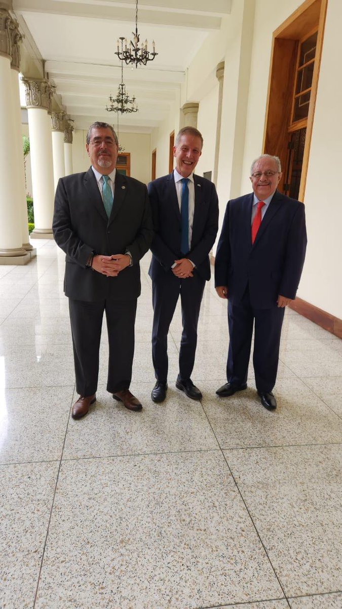 Esta mi última semana en Guatemala, tuve el placer de reunirme con y despedirme de los excelentísimos Srs. Presidente @BArevalodedeLeon y Canciller <a href="/CRMartinezGT/">Carlos Ramiro Martínez</a> 

<a href="/SwedeninGT/">Sweden in Centralamerica</a> sigue apoyando a Guatemala. Soy embajador de Suecia a Guatemala por un mes más.
