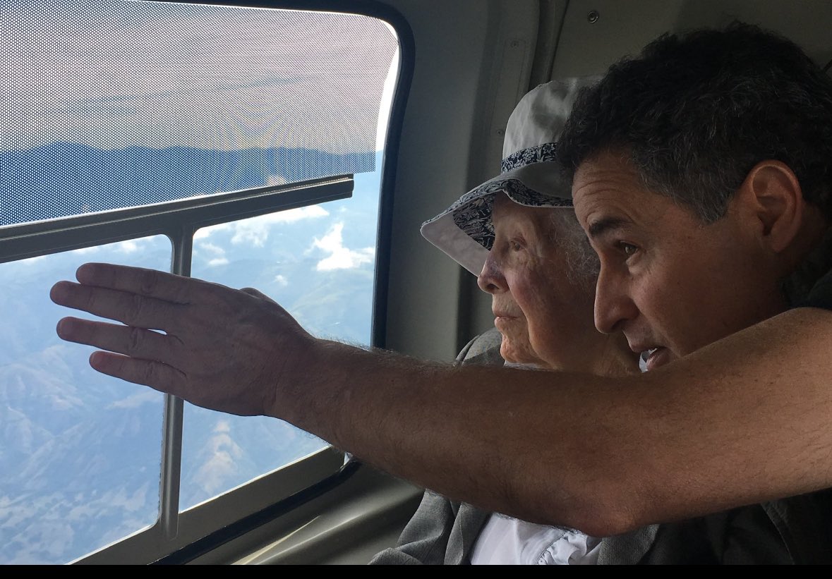 hgarro's tweet photo. Doña Adela acompañó con amor las gestas de Guillermo y @anibalgaviria en la gobernación de Antioquia. Única madre de tres gobernaciones. Gracias! https://t.co/KDT3mICWsL