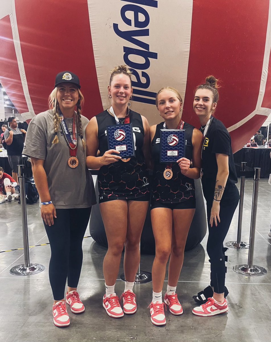 charhayes2027's tweet photo. Thank you to USA Volleyball for naming me All Tournament Team (American Division) at Nationals.  It was such a great experience. Here is a highlight reel from one of our games where I had 12 kills playing right side. @RecruitMKESting @PrepDig https://t.co/l7v566U4nR