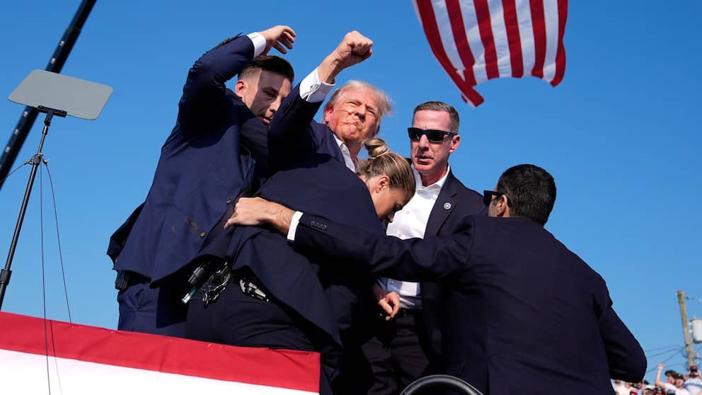 Disparos durante el acto de campaña de Donald Trump en Pennsylvania, Estados Unidos 

Sigue nuestra señal en vivo youtube.com/watch?v=tIcRdk…

Más detalles x.com/telesurtv/stat…
