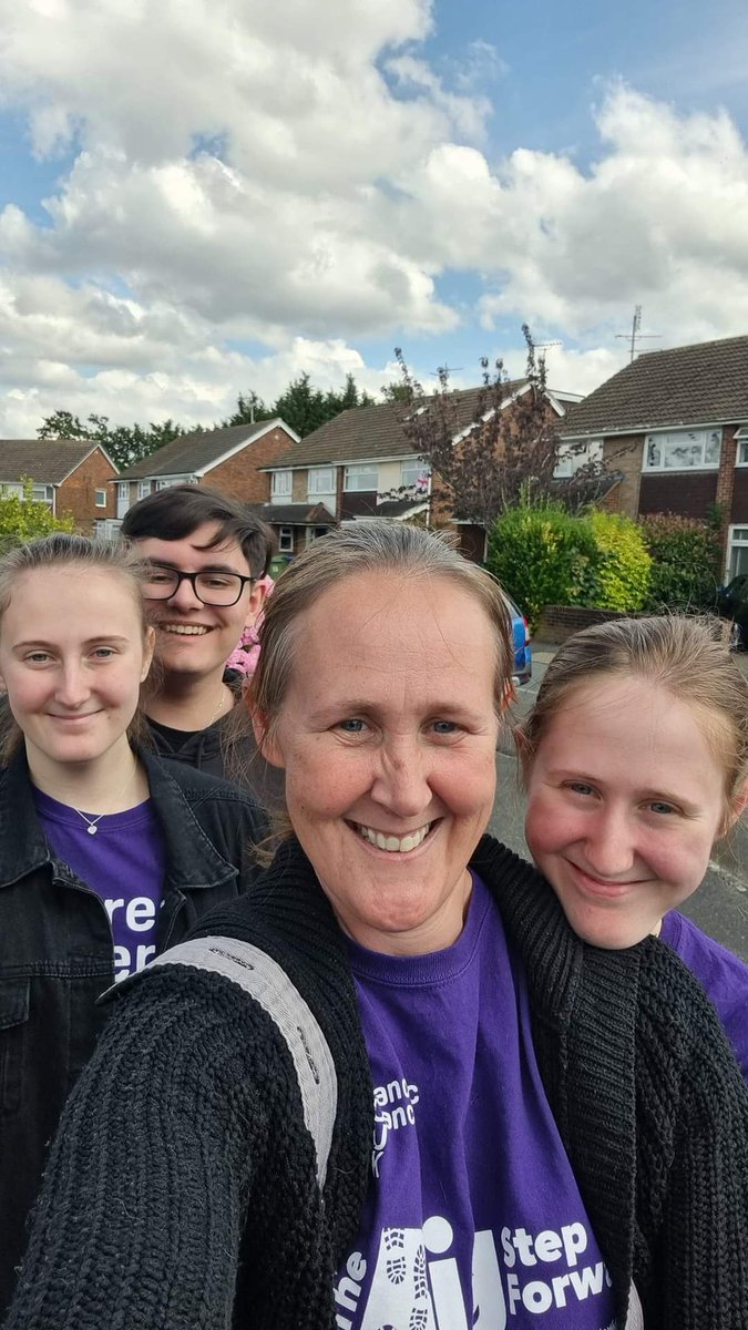 Walking_Grandad's tweet image. A very mixed day for the Walking for Grandad team, seeing several big steps forward. Laura, Heather, and Kerry went for several rural walks, while Marian stuck to urban areas. Nic and Joe went foraging after saying final goodbyes to VIP, Ronnie the horse (27) 💜
#bigstepforward