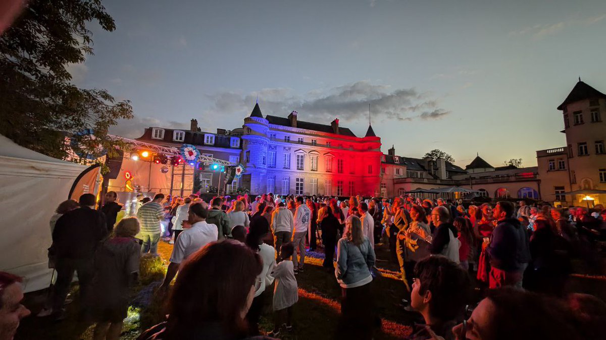 Fabien_Au's tweet photo. Une magnifique soirée en lumière et en musique dans le parc de @LesOiseauxND, pour célébrer la fête nationale 🇫🇷 https://t.co/ZsJxgzSIHM