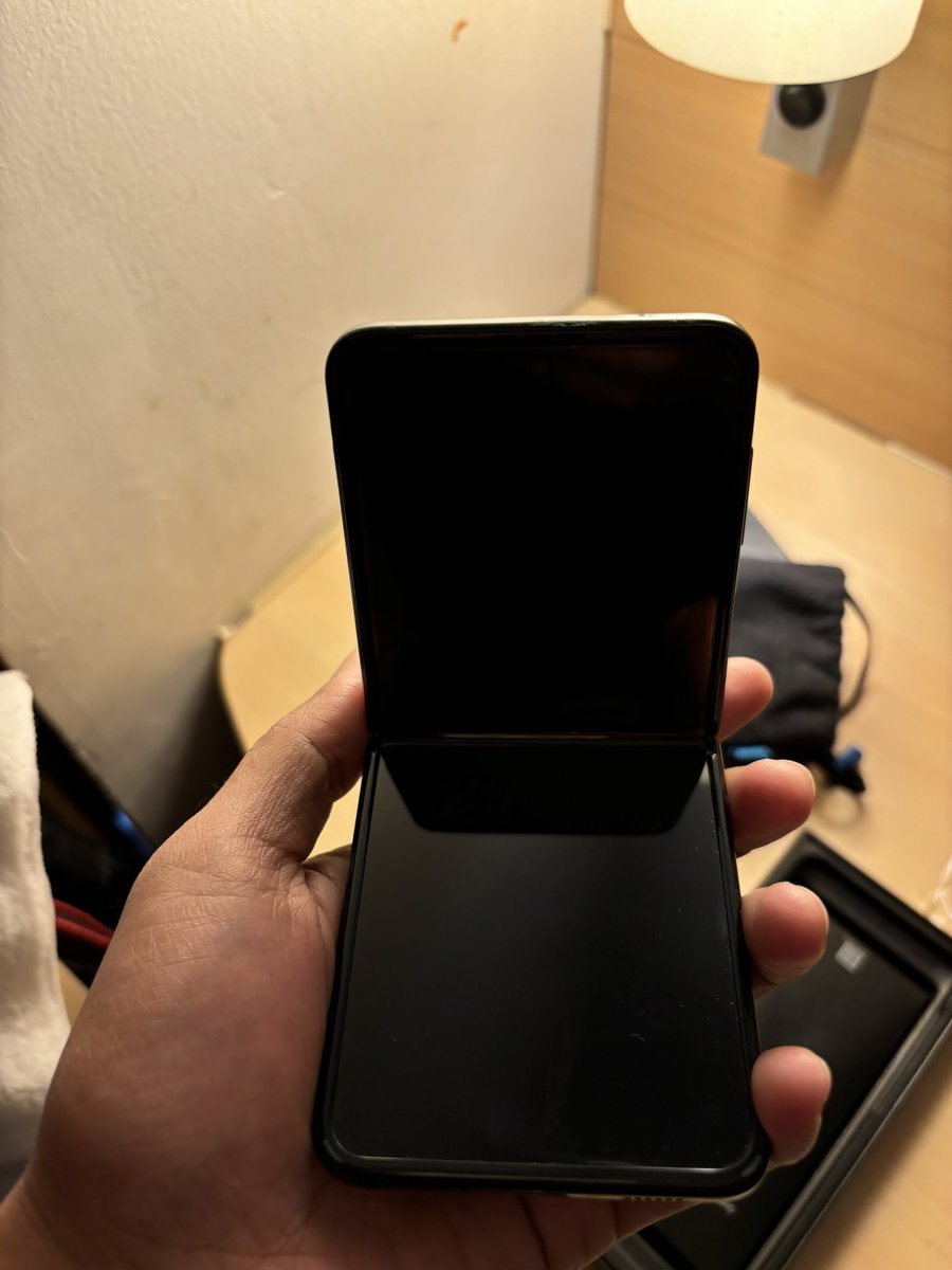 Mau jual Hp Samsung Zflip3 kira kira laku berapa yah?