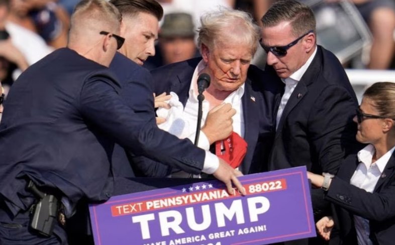 bbmworld2013's tweet photo. Trump gets shot in head  while giving speech #trump #headshot https://t.co/tKm9MPZuXD