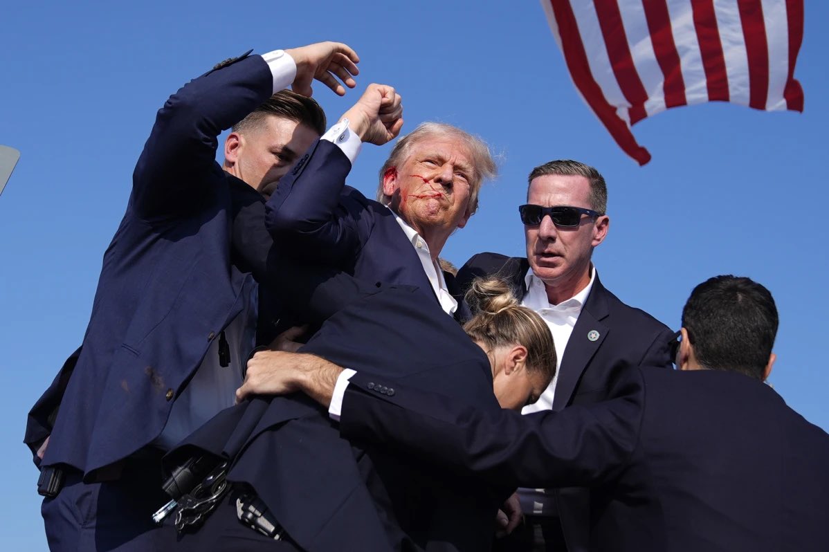 DonCorneliano2's tweet photo. Esta imagen de Donald Trump recoge el espíritu guerrero gringo en su máxima expresión y es justamente lo que necesita Occidente en estos momentos. https://t.co/0sGM3iPwTR