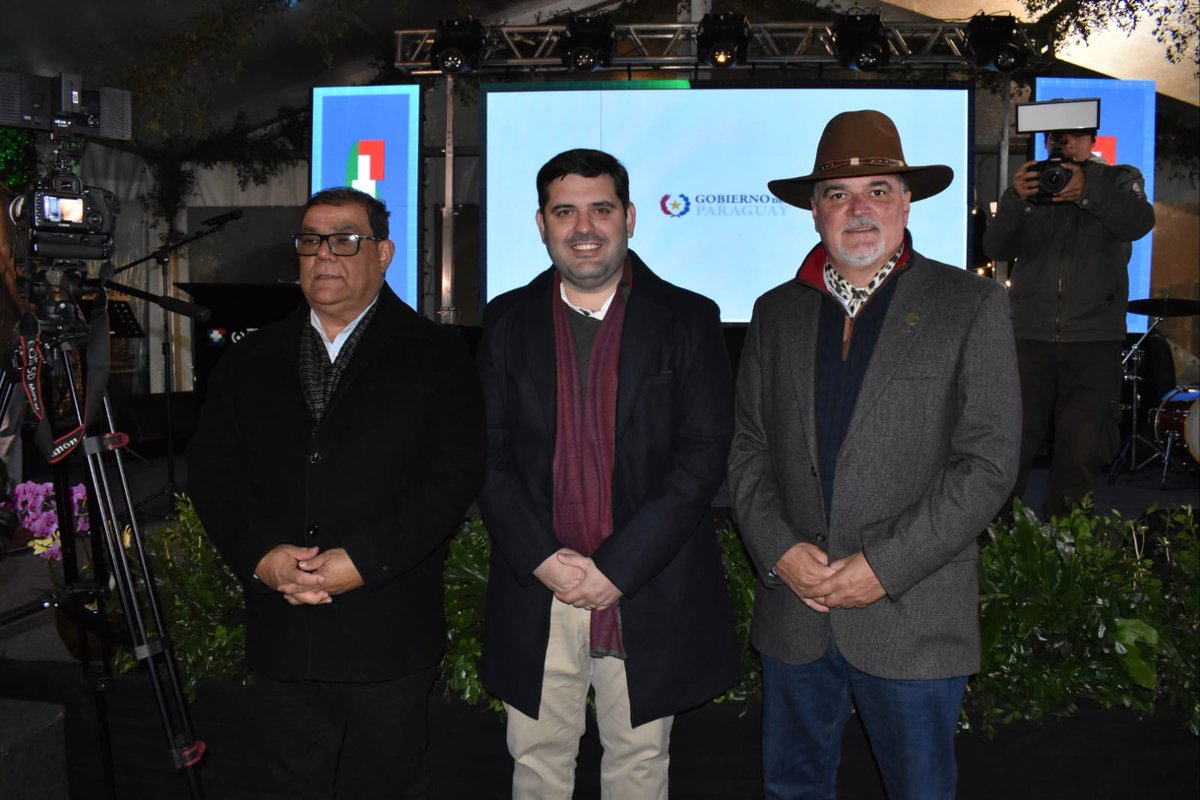 arp_py's tweet photo. LANZAN OFICIALMENTE EL SISTEMA DE IDENTIFICACIÓN ANIMAL DEL PARAGUAY

En la Noche SENACSA destacaron el trabajo conjunto público-privado, orientado a fortalecer la sanidad y trazabilidad animal en el país.
👉https://t.co/cG7PBf0HNu https://t.co/SEiKcfB4XC