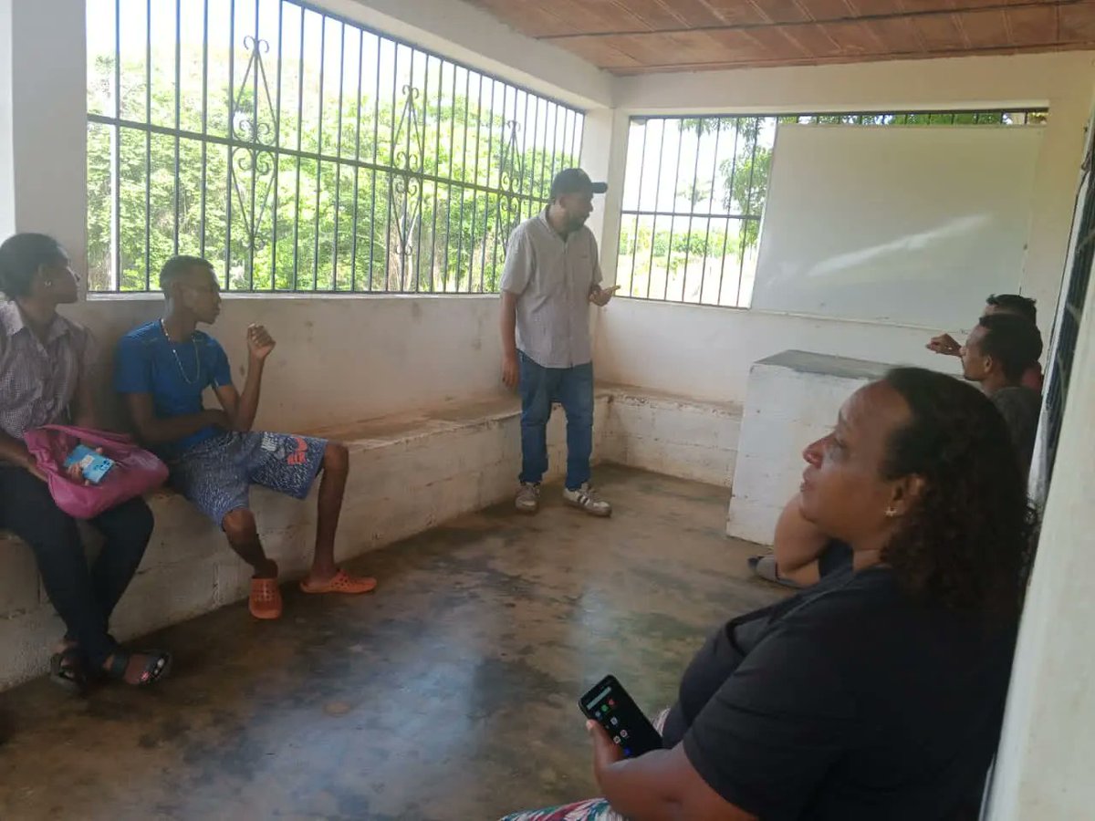IntiOrtMiranda's tweet photo. Continuamos con el programa de formación dirigido a productores y campesinos del Mcpio Acevedo del edo. Miranda,  a través del taller sobre la Ley de Tierras y Desarrollo Agrario, Ley de semillas, Ley de Ordenamiento del Territorio y el cuidado del ambiente. https://t.co/o0SrP9A7nM