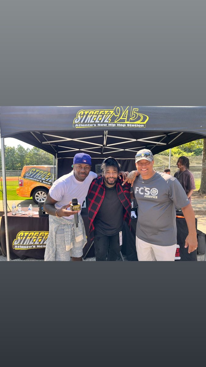 streetz945atl's tweet photo. TODAY WE SUPPORTED THE #FCSO ANNUAL BACK TO SCHOOL GIVEAWAY WITH #SHERIFFLABAT AND HIS ENITRE TEAM... HOSTED BY #JSMOKEATL #STREETZ945ATL SPECIAL APPEARANCE BY @etcali WE LOVE THE COMMUNITY SO WE SHOW UP... https://t.co/90hZa1wE60