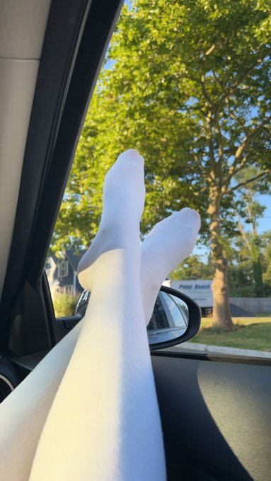I love sticking my cute little feet out the car window !! https://t.co/mRrIRO3kZ1<a href="/tag/mvsales"class="tags"><span>#mvsales</span></a>