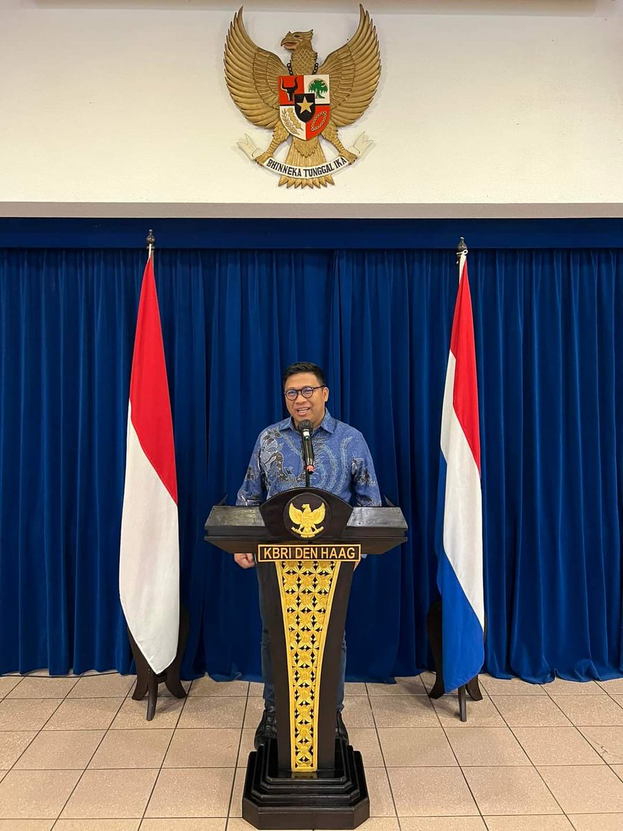 suara_irwan's tweet photo. Guys, cocok gak jadi Dubes RI?
He..he..he...
#Berpikir
#Bersuara
#Bertindak https://t.co/nrYW4lzGXy
