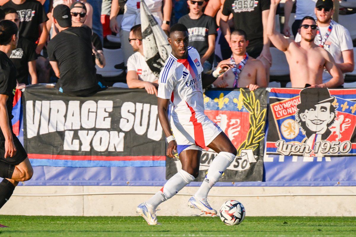 OL's tweet photo. 𝘓𝘦𝘴 𝘥𝘦́𝘣𝘶𝘵𝘴 𝘢𝘷𝘦𝘤 𝘭𝘦 𝘨𝘳𝘰𝘶𝘱𝘦 🆕🦁
#OLCDFC 📸 @DamienLGphoto https://t.co/Pqmk5hWcV8
