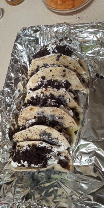 Cookies &amp; Cream Tacos real quick desert for after dinner 🤤  @sun_shyn3Kizz @magikalthroat  y'all want<a href="/tag/fitness"class="tags"><span>#fitness</span></a><a href="/tag/girldad"class="tags"><span>#girldad</span></a>