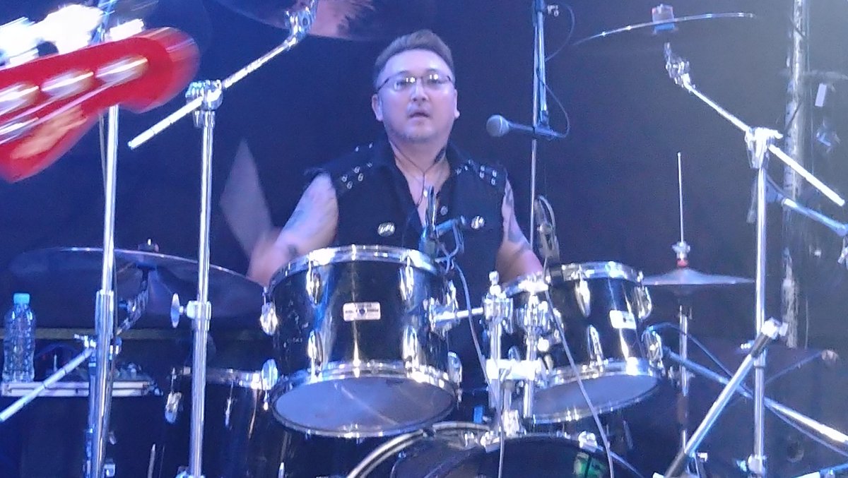 昨日は、西川口Heartsで覇王を観戦
んーと、半年ぶりだわ
首振って、拳上げて、やっぱり楽しい🎶

以前出演していた某鉄道沿線のハコに行くと「覇王どうしたの？」って聞かれるくらいライブが久しいけど💦

今後、９月と１２月にライブの予定はあるらしいので楽しみ💕