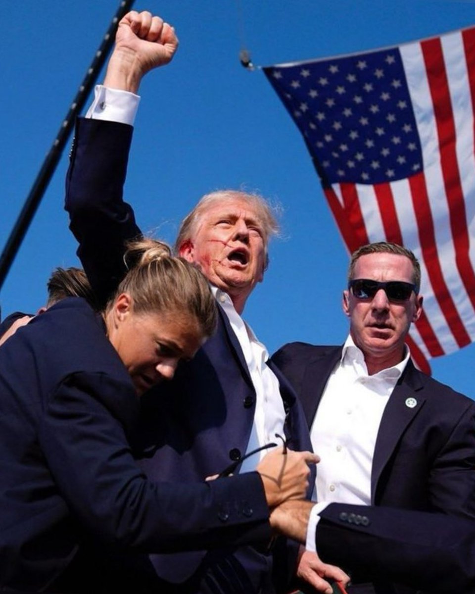 WolfofX's tweet photo. 🚨 Donald Trump survives assassination attempt 

All photos and clips 👇🧵 https://t.co/CmIqs2YWex