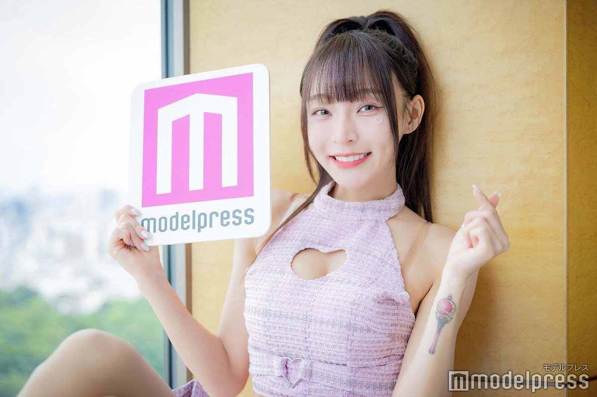 リン・シャンさん サイン入りチェキを2名様に🎁 ＼ 1⃣モデルプレス