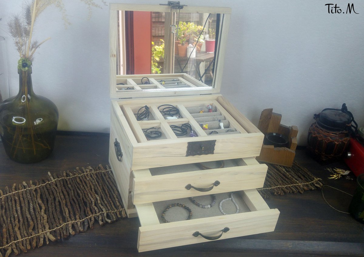 TitoMDeco's tweet photo. Collection "Morceaux choisis"

100% pièces uniques, non teinte. La teinte des création et la teinte d'origine du bois
Tasseaux spécialement choisis et assemblés un à un à la main, sans colle
#coffret #coffretenbois #creationunique #creationbyTitoM #ArtisandArtEbéniste #madein95 https://t.co/21upHVcB59