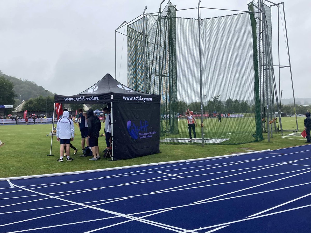 Yn dilyn cais llwyddiannus <a href="/CarmsCouncil/">Cyngor Sir Gâr</a> roedd yn wych gweld ein cyfleuster trac athletau #Caerfyrddin yn cynnal digwyddiad blynyddol Rhyngwladol Ysgolion #SIAB2024 dan 17 ddoe, lle’r oedd yr athletwyr gorau o bob rhan o Brydain Fawr ac Iwerddon yn cystadlu yn y sir.

<a href="/welsh_aa/">Welsh Schools Athletics Association</a>