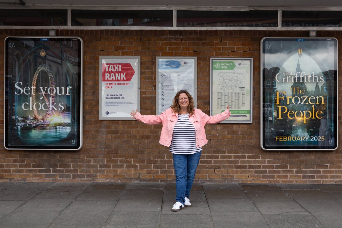 QuercusBooks's tweet image. We had a great crime-filled weekend at @TheakstonsCrime celebrating all our Quercus authors and kicking off our campaign for @ellygriffiths #TheFrozenPeople!