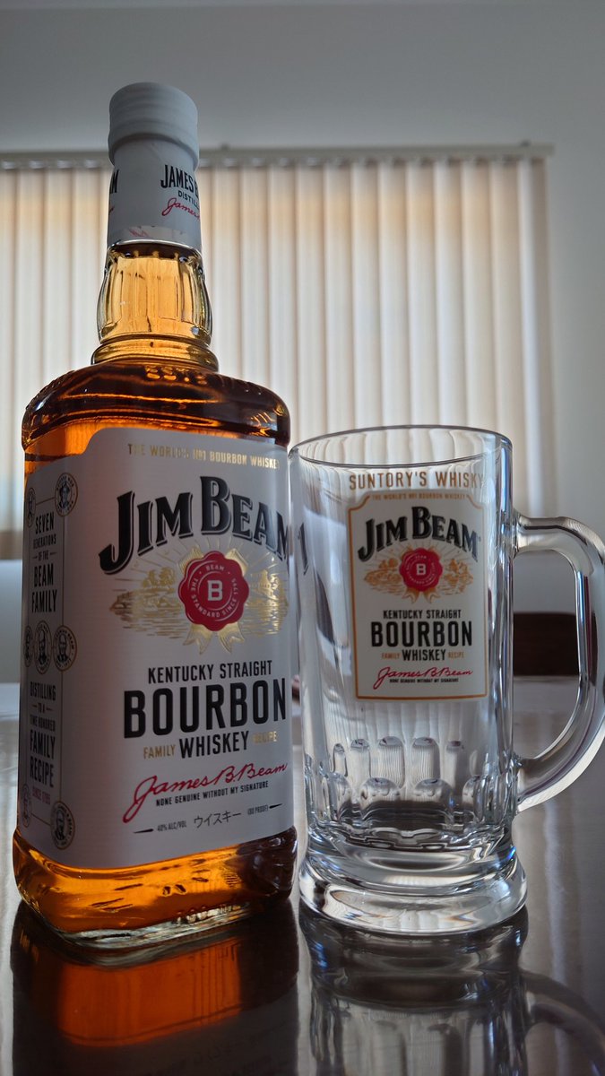 DeepSkewer's tweet photo. JIM BEAM買う予定じゃなかったけど、付いてるマグカップが格好良くてつい。

#JIMBEAM
#ハイボール https://t.co/wniiR9kwVU