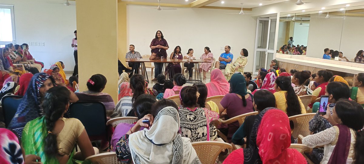 WVM1116486's tweet photo. A awareness session on #WasteSegregation, #Composting #WasteManagement #Health #Hygiene #Cleanliness with 200+ EWS house helper in #BestechAnanda society. @ZC_zenith https://t.co/Gw61m0HOK4