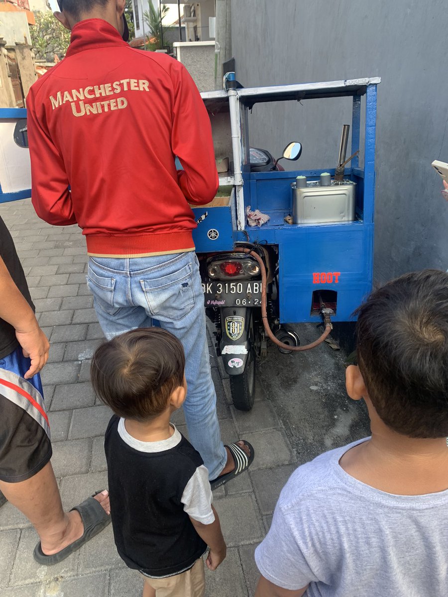 mengenalkan bocil jajanan old di era gempuran toast dan croissant