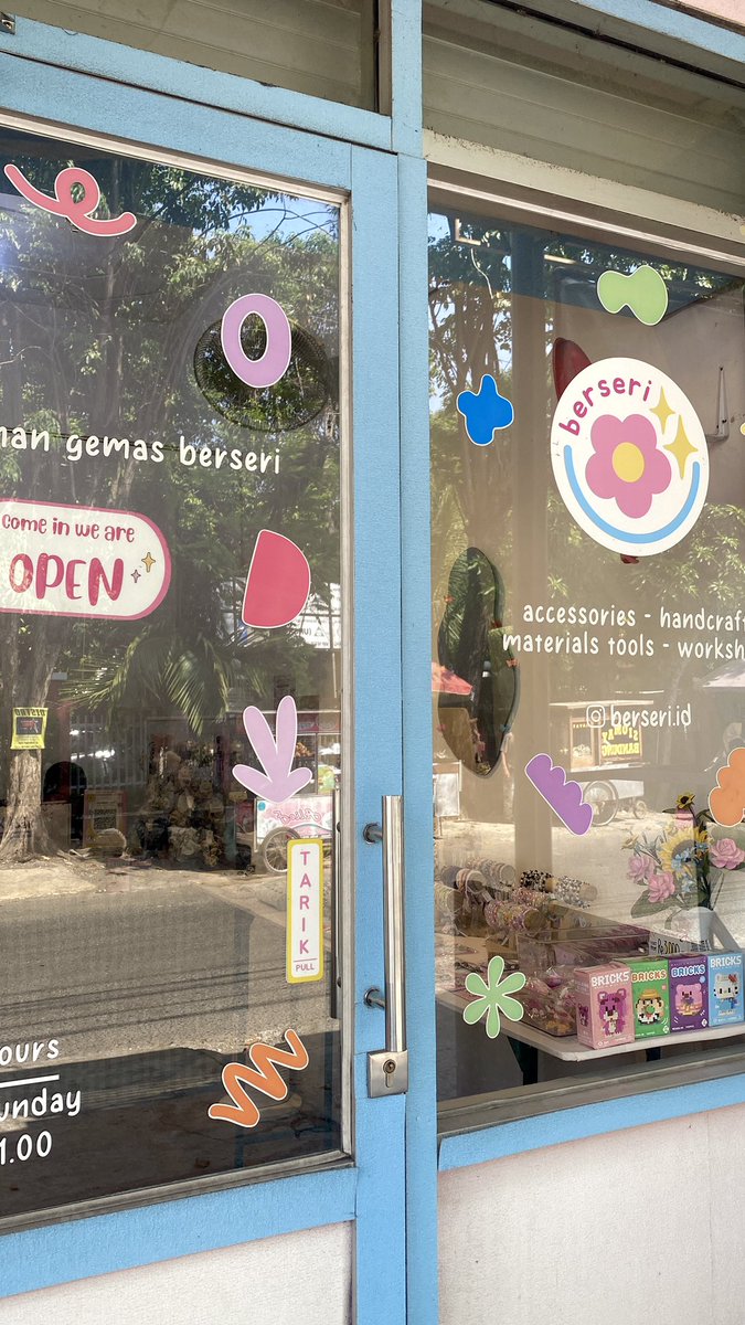cafune0's tweet image. mengarungi 3 toko lucu di semiring dan membeli gelang gelang lucu🥰🤍😆 #kalap