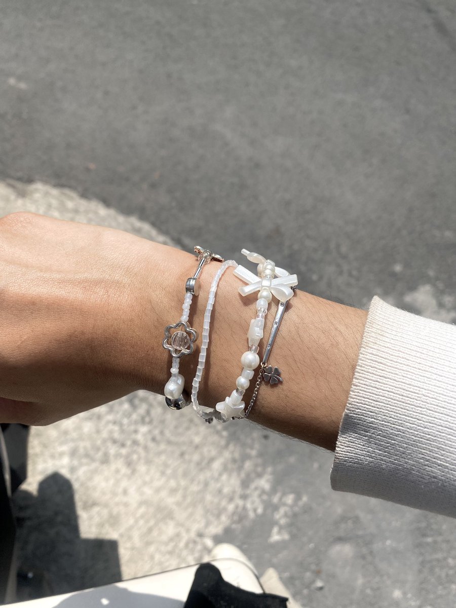 cafune0's tweet image. mengarungi 3 toko lucu di semiring dan membeli gelang gelang lucu🥰🤍😆 #kalap