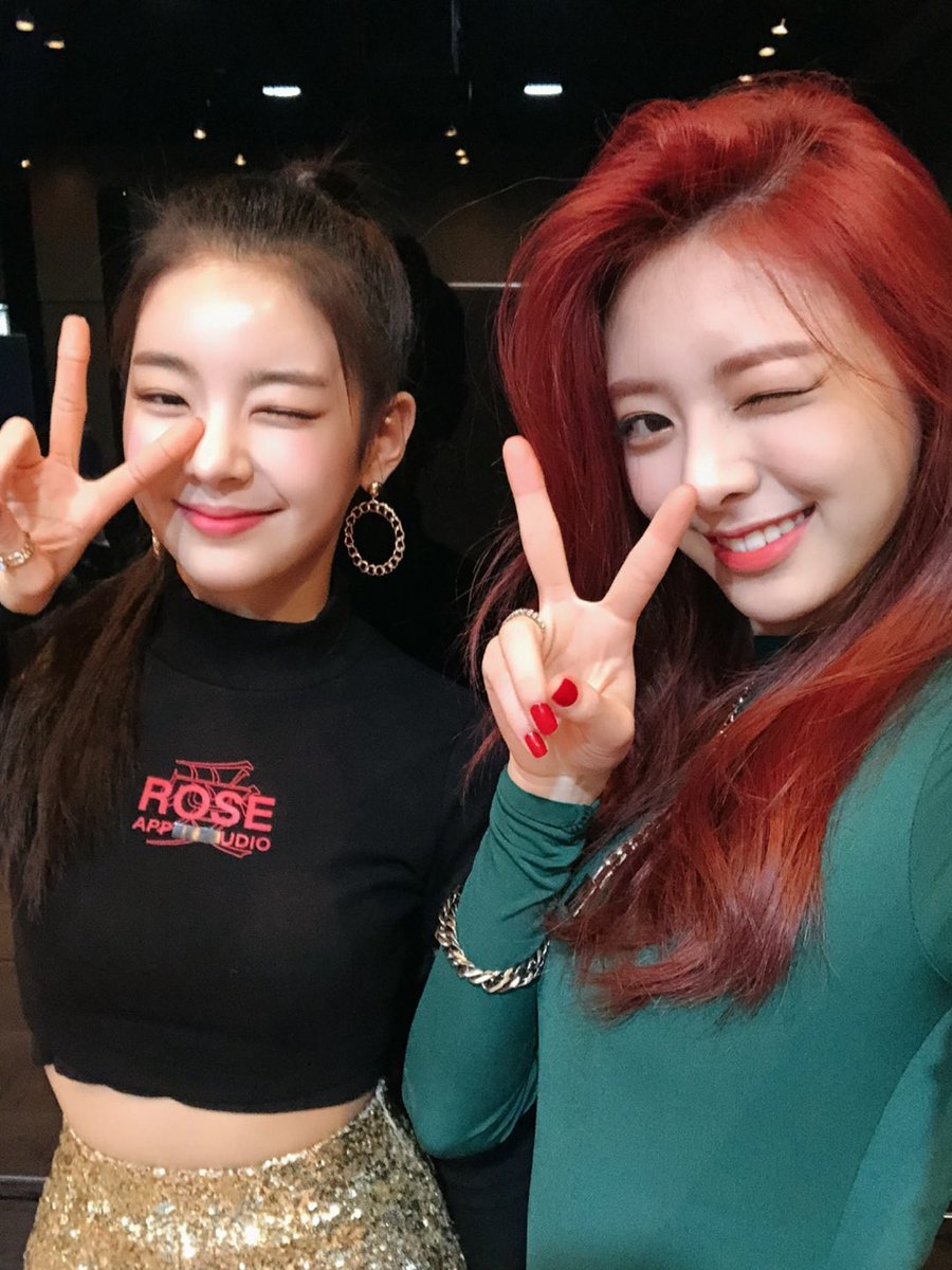ITZY tweet media