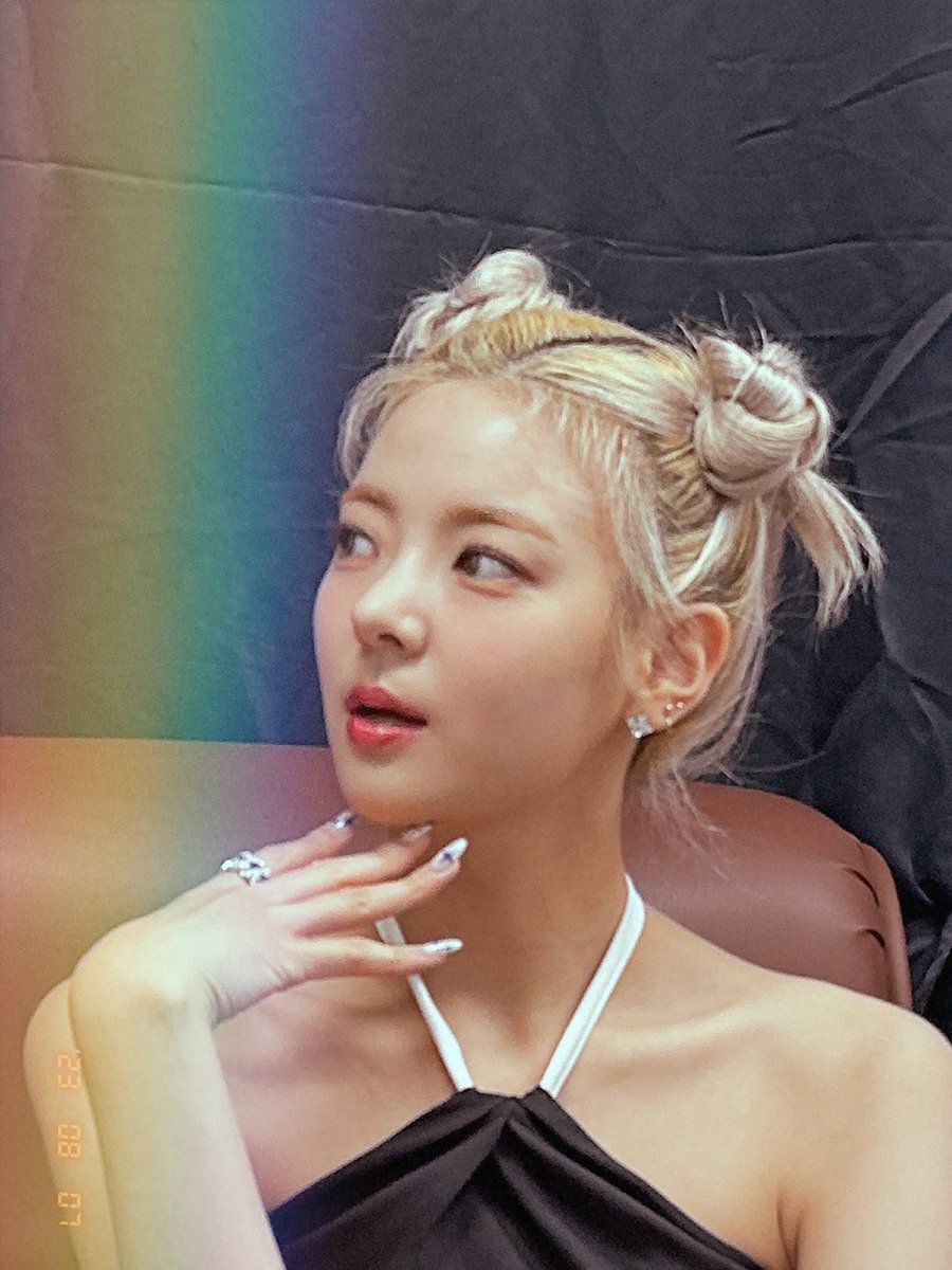 ITZY tweet media