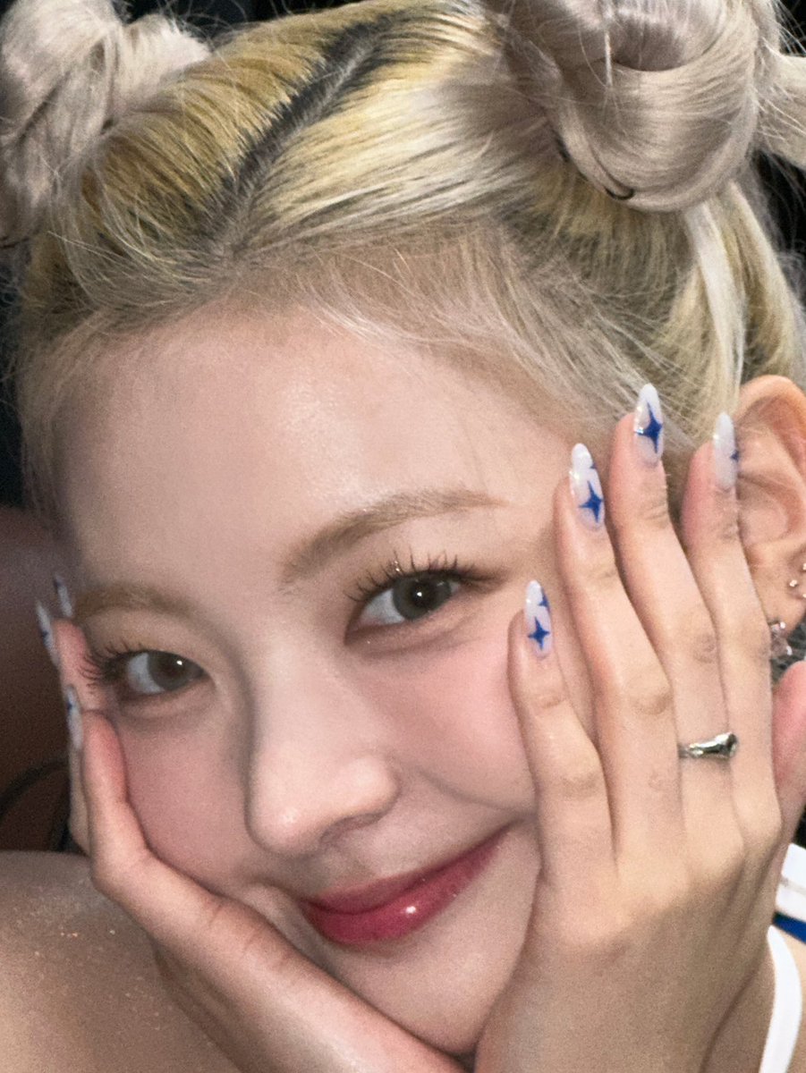 ITZY tweet media