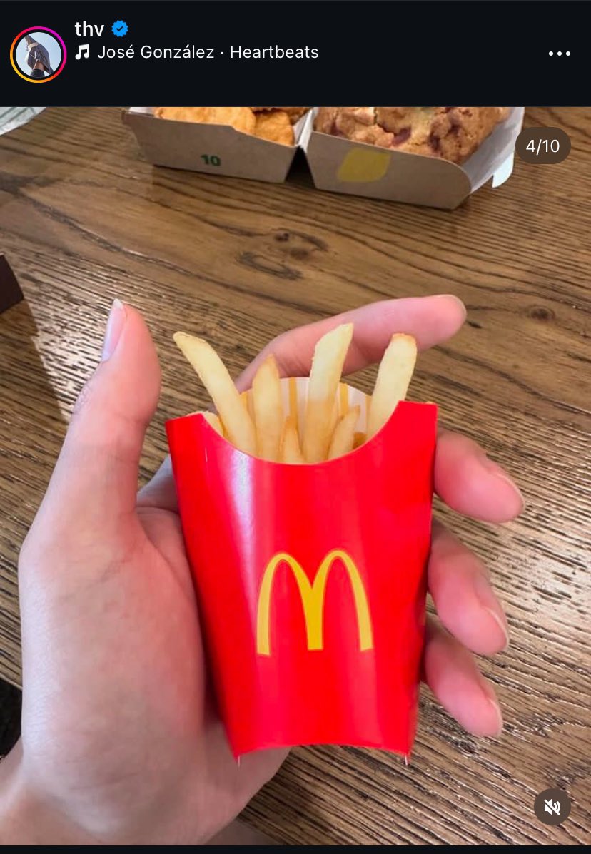 Ada foto lu di reruntuhan gaza!!
Kim Taehyung..