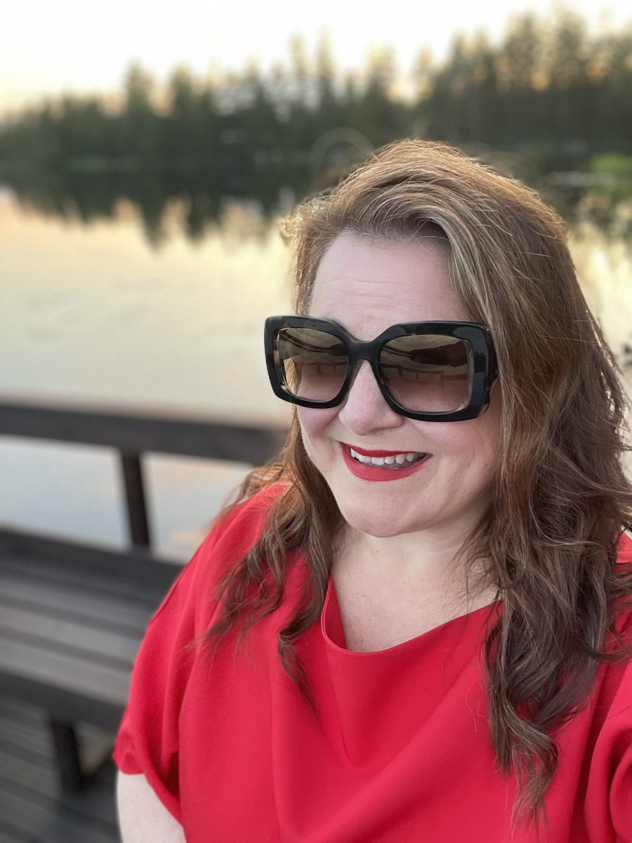 Kesäyössä häikäisee
#kesä
#yö
#juhlaa
#auringonlasku
#järvi