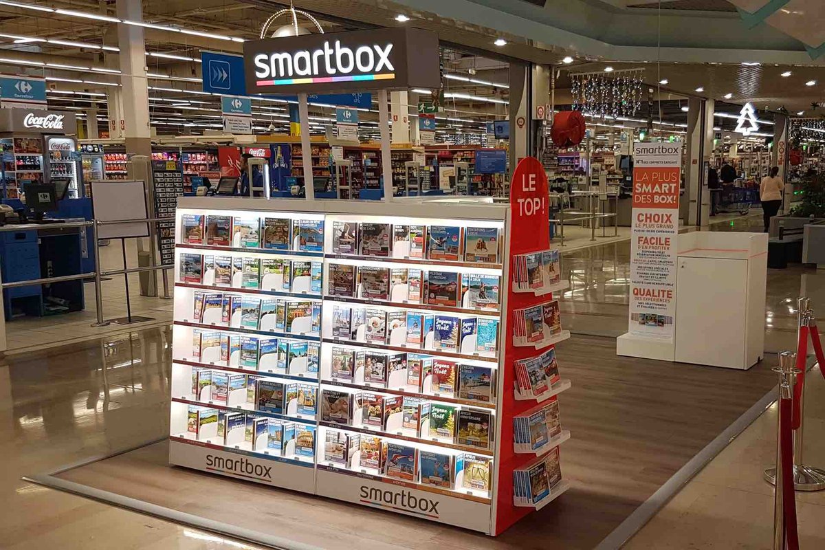 Pierre-Édouard #Stérin, le milliardaire brun qui veut imposer sa croisade, est le propriétaire des coffrets-cadeaux Smartbox. Ainsi donc, dans chaque boite, c'est un peu de fachosphère qui se finance. Non aux voyages en Lepenie: #BoycottSmartbox