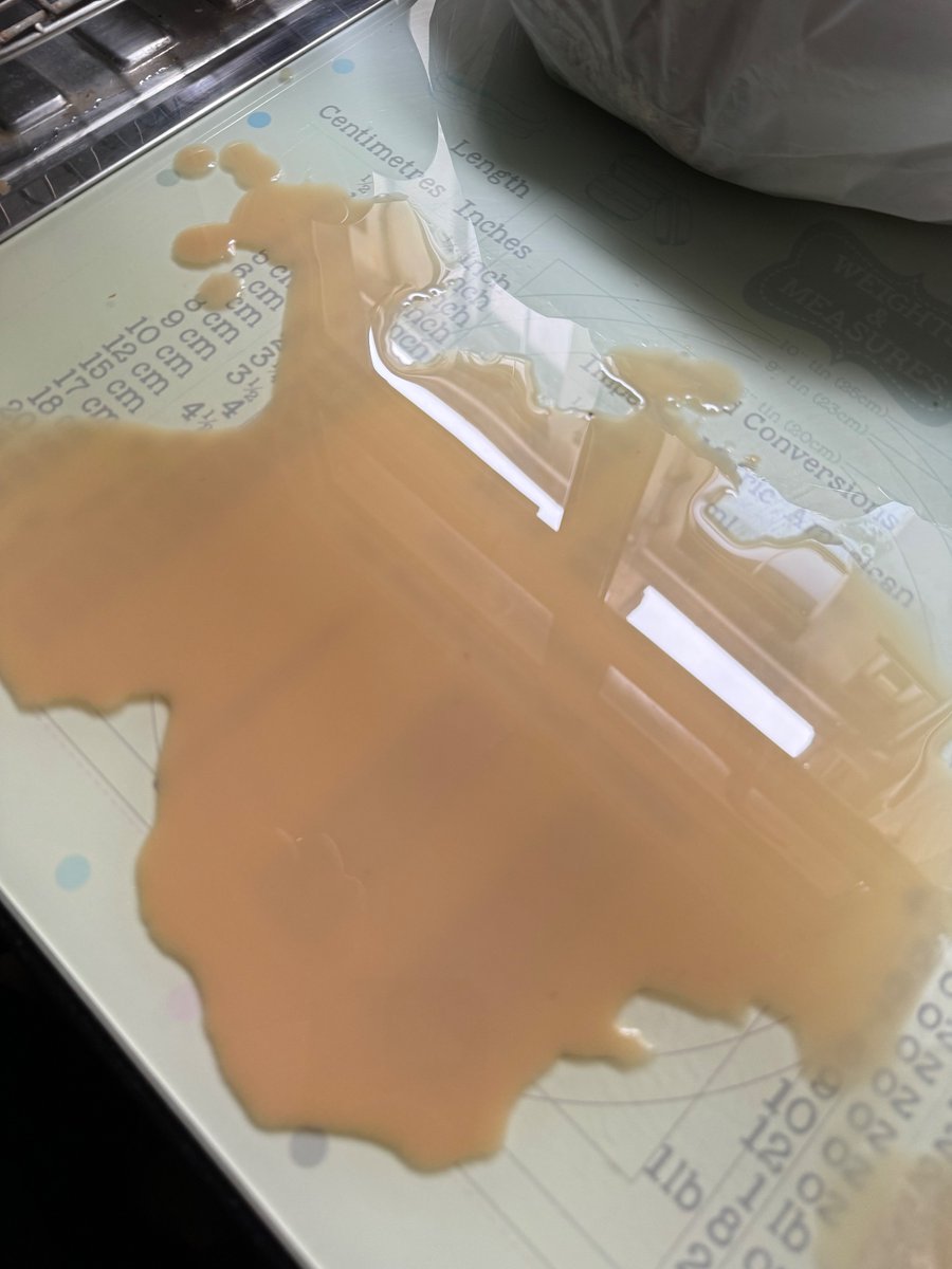 cookiechip21's tweet photo. @JustEatUK  what an absolute joke, your customer service is non existent. I ordered Starbucks and 2 out of the 3 drinks arrived  split inside the bag how can you no clearly see the order was damaged!!! 
Sorry in this occasion we won’t refund #enjoyyourdrink. NOT. https://t.co/EpVKfb1mUK