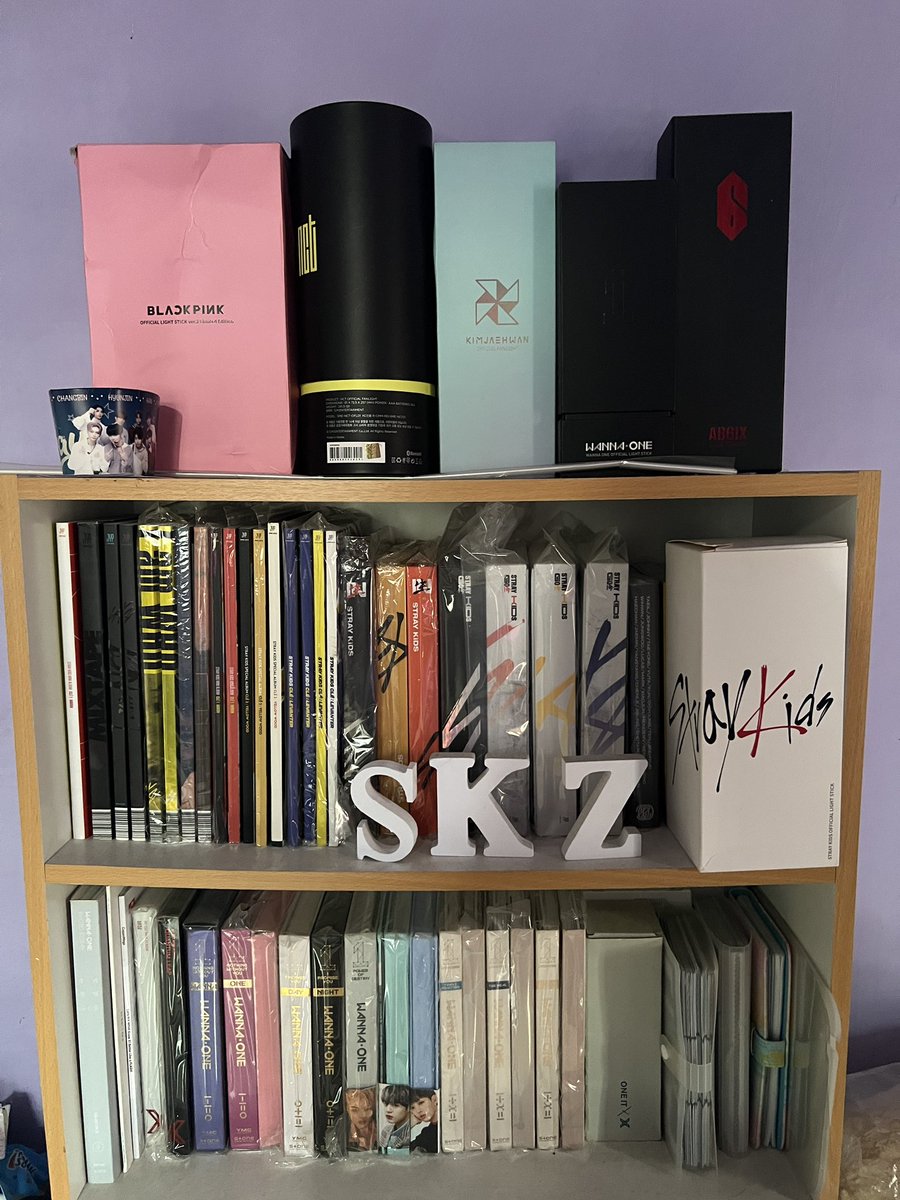 kimugglee's tweet photo. Hallo teman twt ku
Aku mutusin mau jual album, lightstick, fankit, dan pc printilan lainnya 
Mulai dari wanna one, cix, ab6ix, dan pecahannya bisa dilihat dari foto ya
Kalau ada yang minat boleh ketuk dm aku  
Ini koleksi pribadi aku semuanya
Untuk skz aku ga jual yg manapun yaa https://t.co/vSp0HJaTnF