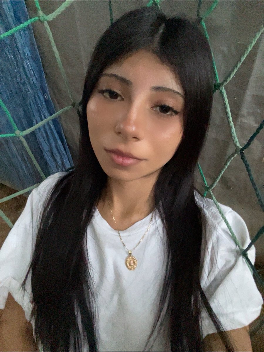 officallyylupee's tweet photo. 👩‍❤️‍💋‍👩 https://t.co/JNrfYpJi0c