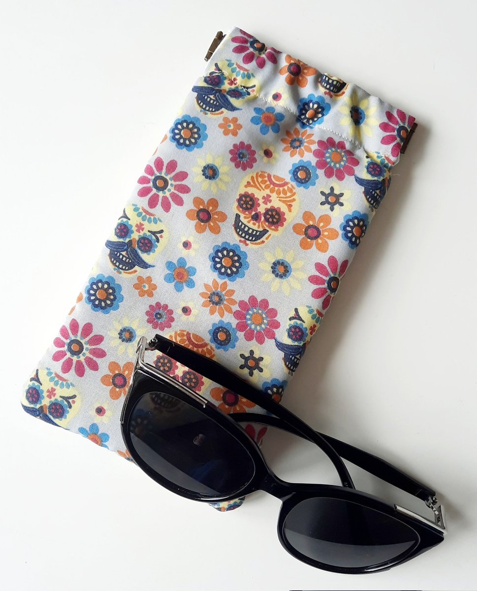CreationsLara's tweet photo. Glasses case £9 inc UK P&P
#HandmadeinScotland #ShopIbdie #MMHSBD #UKGiftAM
#UKGiftHour
https://t.co/yygYuCSnwH https://t.co/T1DBEkRsAm