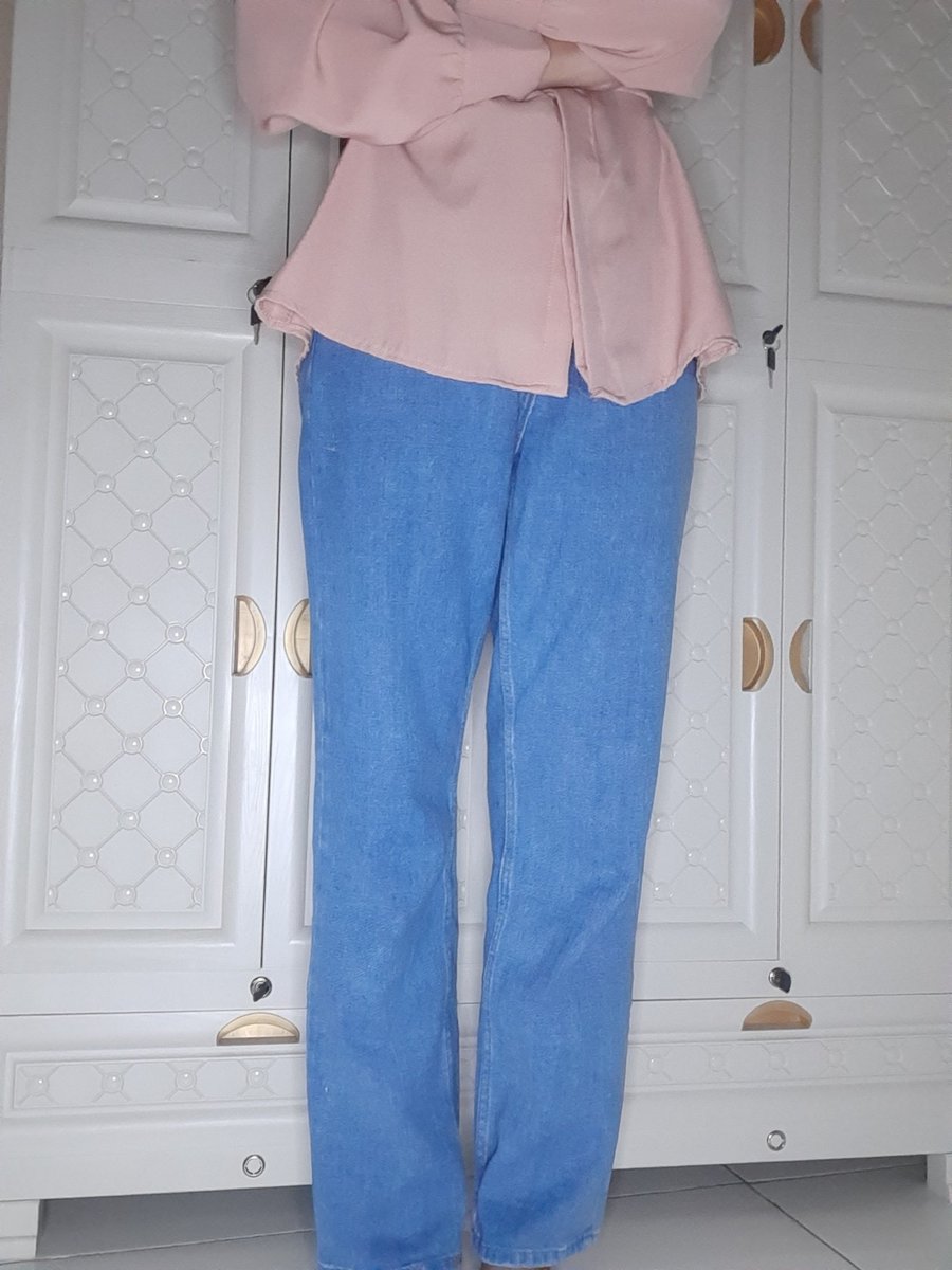 bctbingits's tweet photo. ✨ jeans highwaist ✨

Seneng banget nemu jeans highwaist bagus, bahannya ga kaku, aku suka banget sama cuttingannya. Udah gitu harganya cuma 90ribuan ajaa 😭😭

bb/tb ku 43/160 yaa
Aku beli ukuran 27 warna medium blue

🔗https://t.co/rNlVtE2DXn🔗 https://t.co/4SGT0r2tQK
