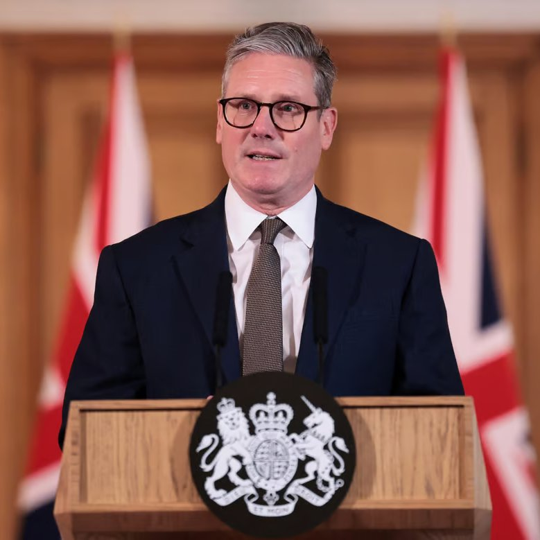 AlexBarnicoat_'s tweet photo. 🚨🇬🇧

BRITAIN AT WAR

It is confirmed that British PM Keir Starmer authorised British Fighter Jets to escort Israeli Fighter Jets to bomb Yemen yesterday.

These strikes are confirmed to have killed at least three civilians and injured another 87 more.

Why did he do this?