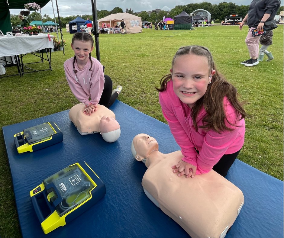 NWAmbulance's tweet photo. When not responding to emergencies, our Community First Responders (CFR) help educate the public about the importance of CPR.

Recently, the Lancaster and Morecambe CFR team attended the Carnforth Carnival, to teach lifesaving skills to people of all ages. 

#CPRSavesLives https://t.co/IrnLtGmwjB