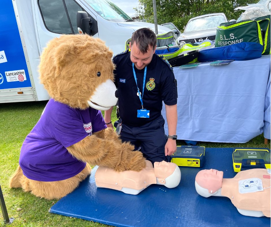 NWAmbulance's tweet photo. When not responding to emergencies, our Community First Responders (CFR) help educate the public about the importance of CPR.

Recently, the Lancaster and Morecambe CFR team attended the Carnforth Carnival, to teach lifesaving skills to people of all ages. 

#CPRSavesLives https://t.co/IrnLtGmwjB