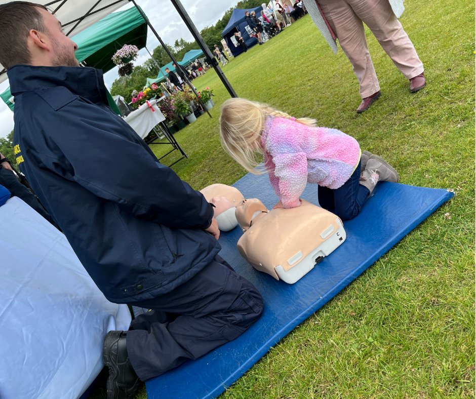 NWAmbulance's tweet photo. When not responding to emergencies, our Community First Responders (CFR) help educate the public about the importance of CPR.

Recently, the Lancaster and Morecambe CFR team attended the Carnforth Carnival, to teach lifesaving skills to people of all ages. 

#CPRSavesLives https://t.co/IrnLtGmwjB