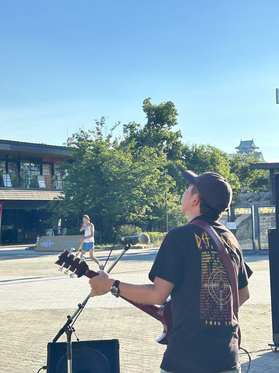 sonicform1's tweet photo. 🏯/城天ストリート🏯

8組目

『✨SUGAR SPOT✨』

安定感のある演奏と力強い歌声で
魂に響く楽曲を披露してくれました‼︎

本日のトリに相応しい盛り上がりでした❗️❗️

#SUGARSPOT
#城天
#大阪城公園
#大阪城ホール
#フリーライブ https://t.co/9L4QOpvxPc