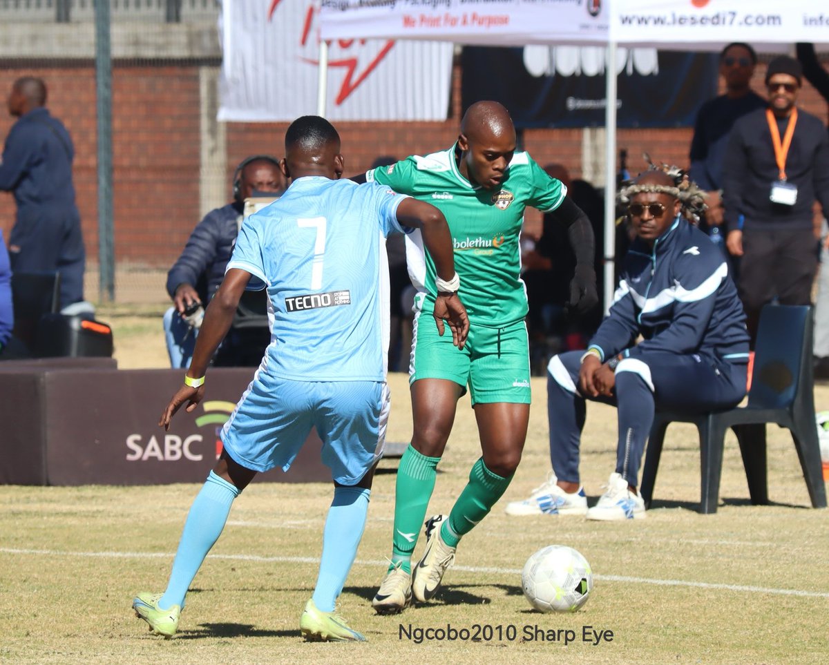 Ngcobo2010SE's tweet photo. #HalfTimeScore: #HipHopFC 1-0 #MaskandiFC
#Jammin2Soccer #TsakaneStadium https://t.co/6u4A21q2HN